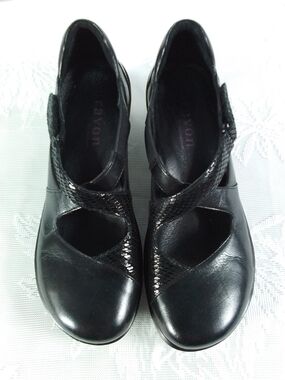 Aravon women's black criss cross straps clog shoes size 7.5